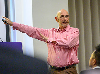 jim-sterne-workshops-425x315 Jim Sterne leading a workshop in a classroom